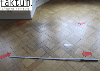 Abnutzung durch defekte Bürostuhlrollen